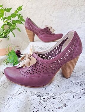 Hinge Designed in Seattle Oxford Pump Retro Leather Berry Plum Bootie 6.5 M
